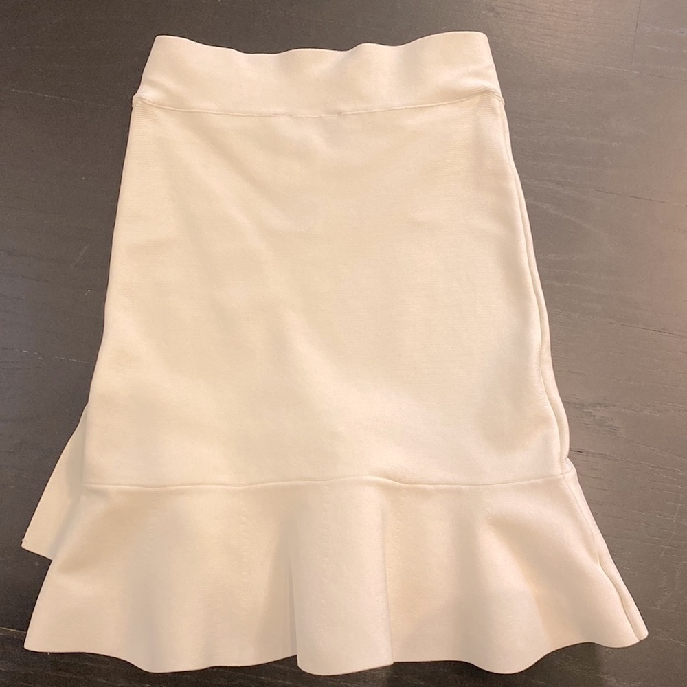 BCBG white ruffle skirt - Picture 4 of 4